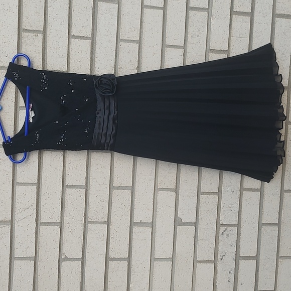 Speechless Dress - Picture 2 of 11